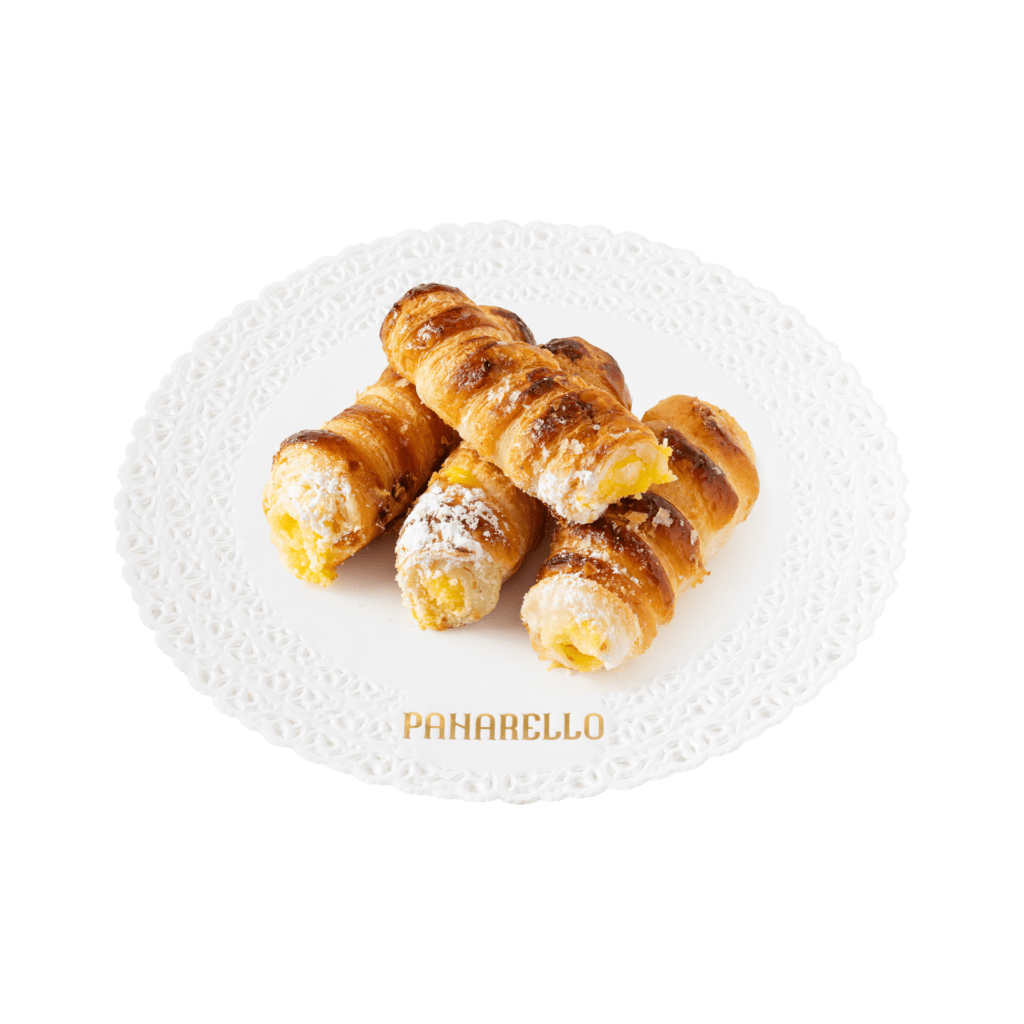 Pochi ingredienti e antiche ricette sono alla base di questi pasticcini, per addolcire la vita, da condividere con le persone care, tutti da provare: avranno il potere, quasi magico, di farvi sorridere. Che idea !

Un vassoio con le pastine Panarello: siciliane, pizzichi, baci di dama, canestrelli, crumiri, polentini, petits fours... pasticcini da gustare con un tè, per una piacevole merenda o per un fine pasto diverso dal solito, per riscoprire i dolci sapori della nostra infanzia, rimasti nella memoria.